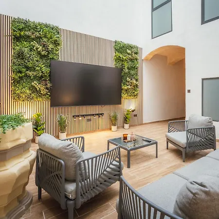 Iconic Palazzo Βίλα