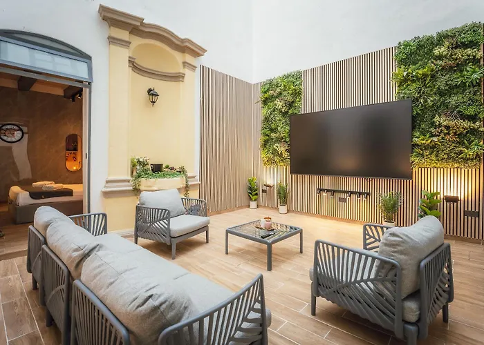 Iconic Palazzo Villa